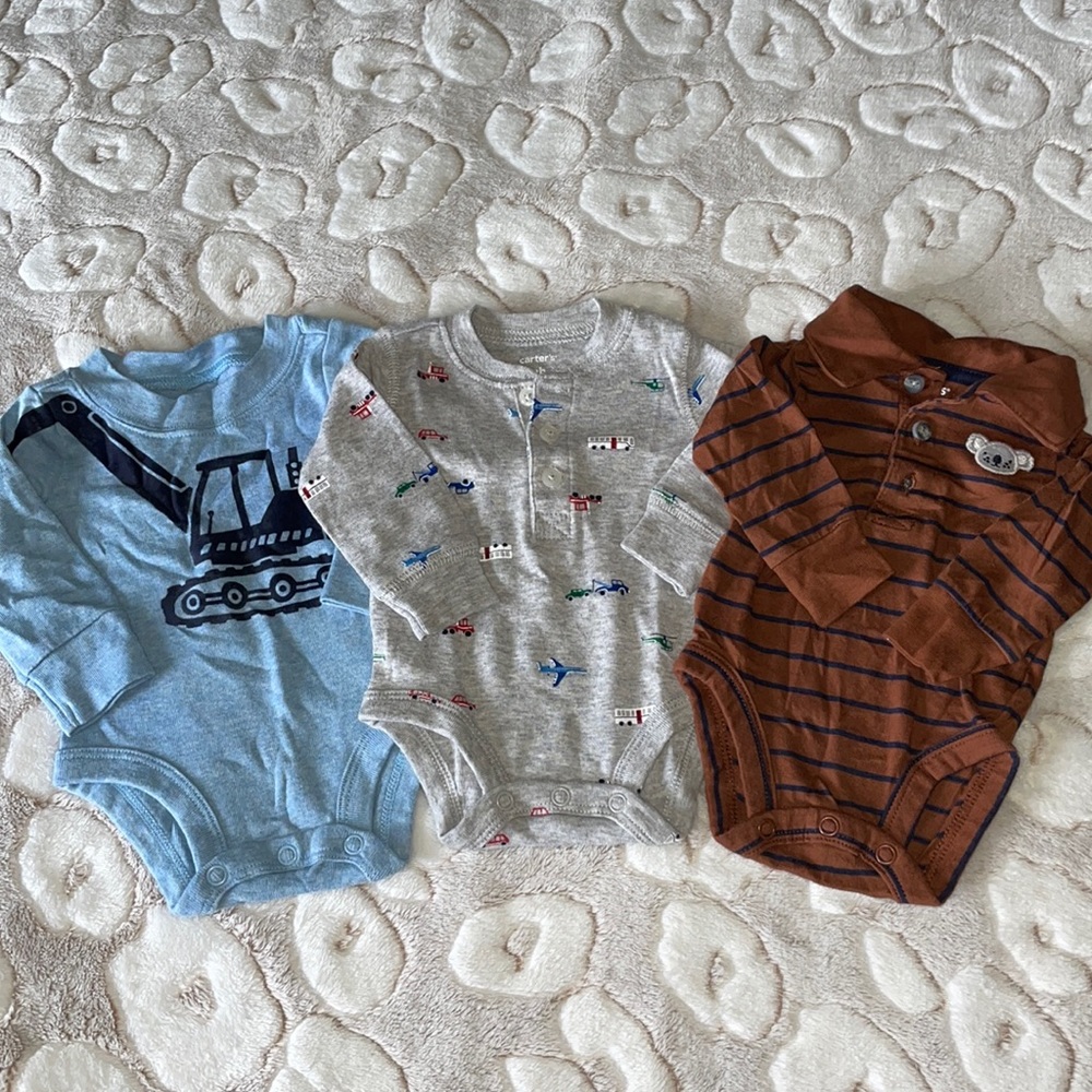 Carter’s Newborn Onesies (set of 3)